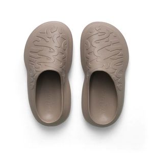 Midland slides runs like a size 7 | New with original box | $90